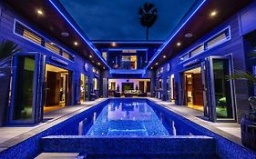Stunning Villa With Ocean Views And Free Car